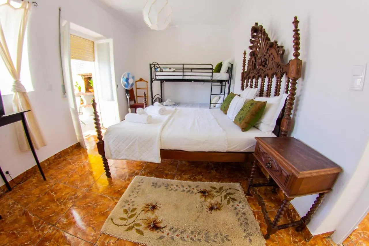 Lar Dois Coracoes Hostel Alges