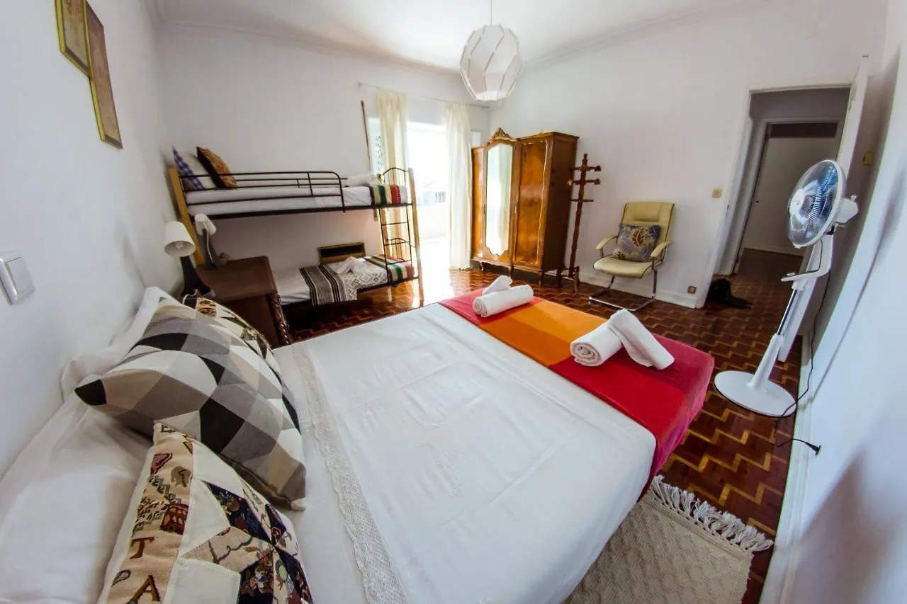 Lar Dois Coracoes Hostel Alges