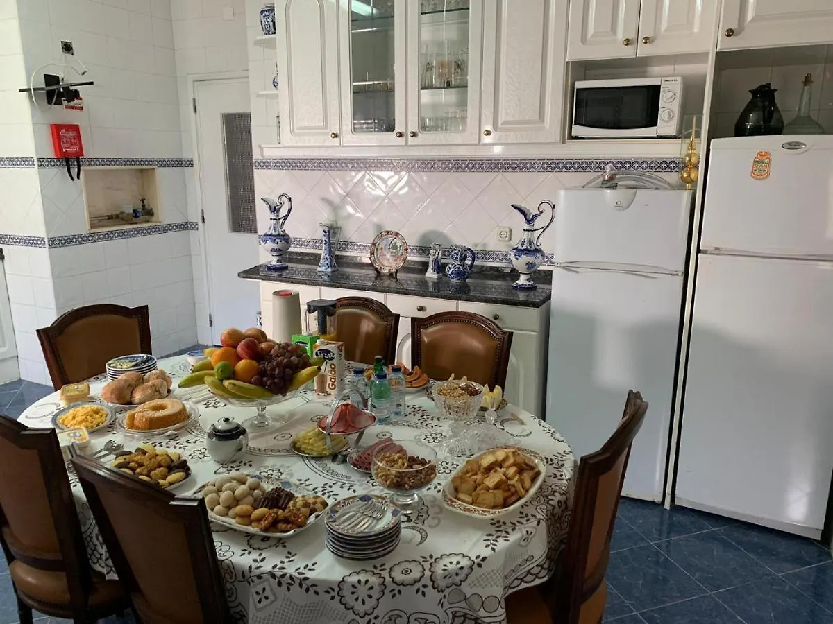 Lar Dois Coracoes Hostel Alges