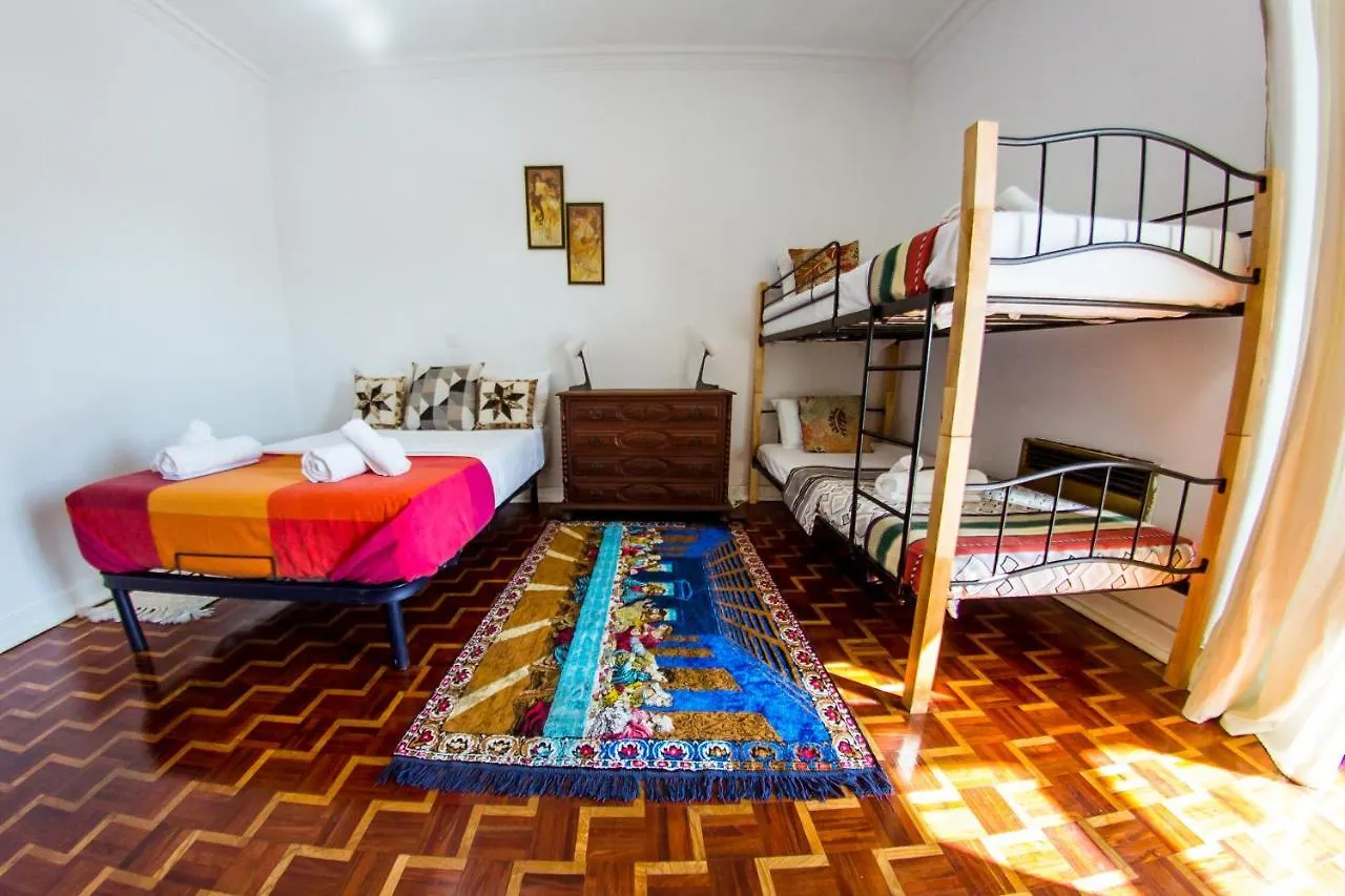Lar Dois Coracoes Hostel Alges Πορτογαλία
